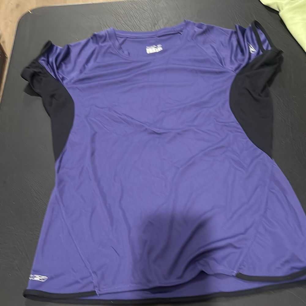 Reebok Top Size M